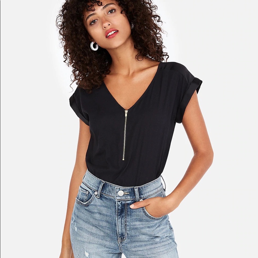 Express V neck top with zipper detail